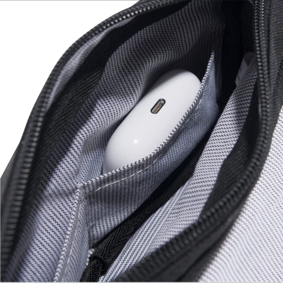 Carhartt Legacy Women's Essentials Crossbody Bag and Waist Pouch - Picture 4 of 6